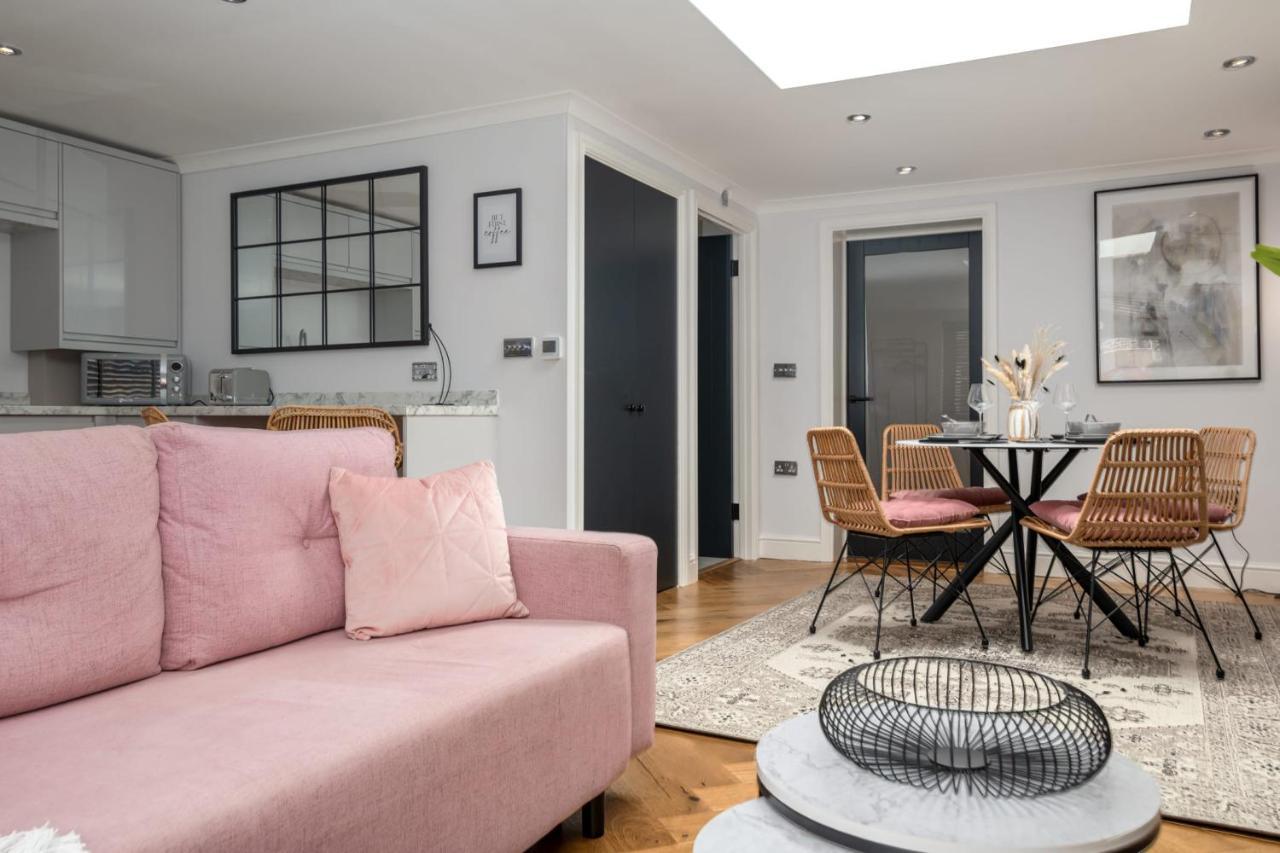 Guestready - Unique Home Near Wimbledon With Gorgeous Deck And Parking Лондон Экстерьер фото