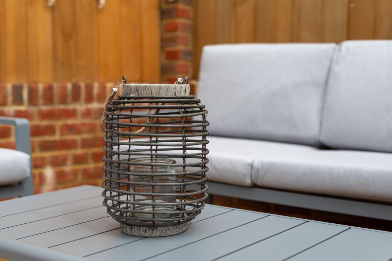 Guestready - Unique Home Near Wimbledon With Gorgeous Deck And Parking Лондон Экстерьер фото